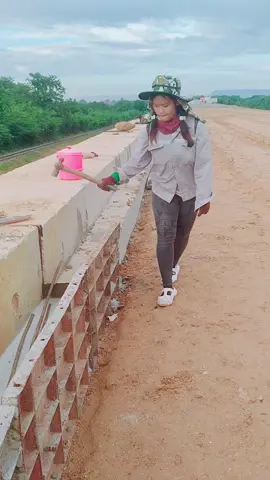 #ผู้สาวก่อสร้าง😅😅