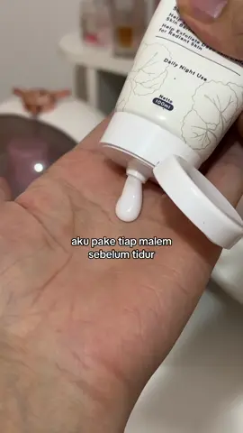 berawal dari iseng coba ngilangin chicken skin di lengan aku yg bandellll bgt eh jadi cinta bgt sama ini no bump lotion🥹 #bodycare #bodylotion #rintikskincare #nobumplotion 