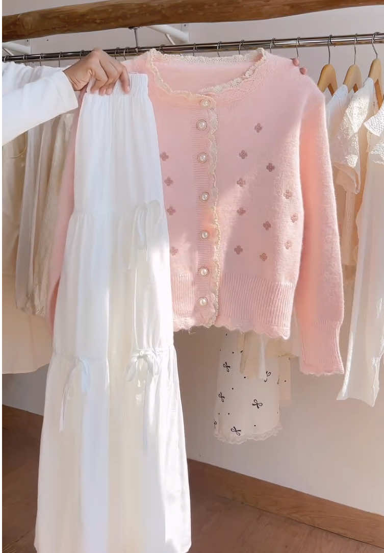 #เสื้อแจ็กเกต #เสื้อคลุมแขนยาว #เสื้อคลุมไหมพรม #เสื้อคลุมไหมพรมแขนยาว #กระโปรงเอวสูง #แต่งตัวสไตล์เกาหลี 