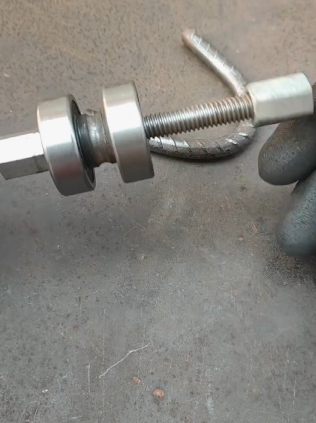 Creative ideas for making a versatile crane pulley #welding #fabrication #weldernation #weldinglife #creative #handmade #handmadecraft #art #weldingartwork #thinmetalwelder #crafts 