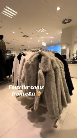 Faux fur coats🖤#fy#fyp#viral#fashiontrends2024#trends#slavicgirl 