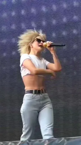 #paramore #hayleywilliams #hardtime #myfav #liveperfomance #sexy 