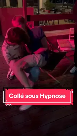 La catalepsie en hypnose est un état dans lequel le corps devient rigide et immobile, tandis que l'esprit reste conscient et réceptif. Cela se manifeste souvent par une incapacité à bouger certaines parties du corps, comme les bras ou les jambes, qui peuvent être maintenues dans une position spécifique. En thérapie, la catalepsie est utilisée pour aider les patients à accéder à des états modifiés de conscience, facilitant ainsi le travail sur des problèmes psychologiques. Par exemple, cela peut permettre une dissociation temporaire de certaines sensations physiques ou émotions, aidant les patients à traiter des traumas ou à réduire l'anxiété. L'avantage de la catalepsie réside dans sa capacité à créer un espace sûr où les patients peuvent explorer des expériences difficiles sans être submergés. Cela peut également renforcer la suggestibilité, rendant les interventions thérapeutiques plus efficaces. Si tu veux en apprendre plus sur l’Hypnose et sa pratique : suis-nous! Rejoingnez nous tous les 1er vendredis du mois au PopKfé du Kinépolis de Nancy à partir de 21h00 #nancy#hypnosederue #hypnosedespectacle #hypnose #hypnosis #fyp #pourtoi #hypnalia #formationhypnose #formationcontinue #hypnotized 