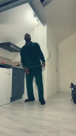 Désolé il fallait que je fasse ce challenge 😂😂😂#viralvideo #viral #visibilité #tiktokvisibilité #jo_bsg #pourtoi #tiktokafrique🇹🇬🇨🇩🇨🇮🇧🇯🇬🇦🇨🇲🇬🇦 