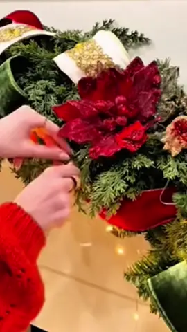 The best garland! I love how it dresses up my space. To get this look, I layered 3 garlands and mixed the branches. I added pine cone picks to finish 😊🌲 #christmasdecor #garland 