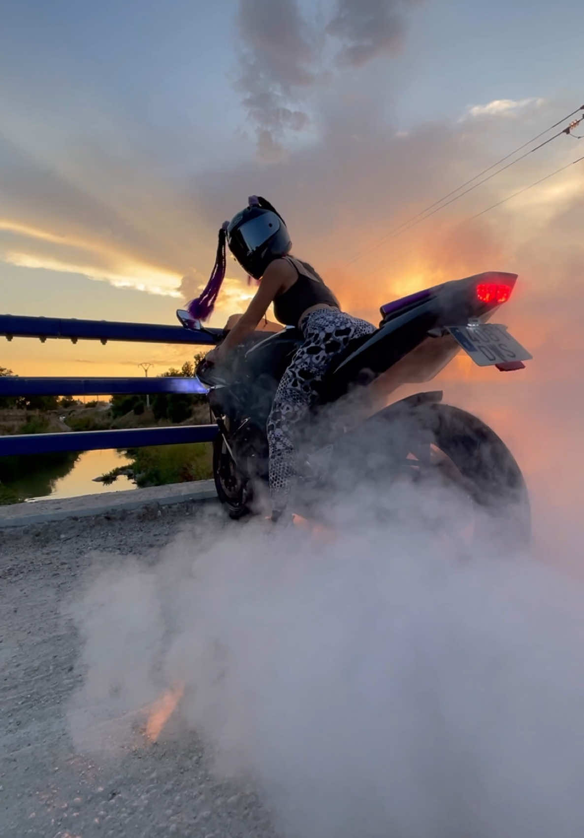 😏 #bikergirl #motogirl #s1000rr #moto 