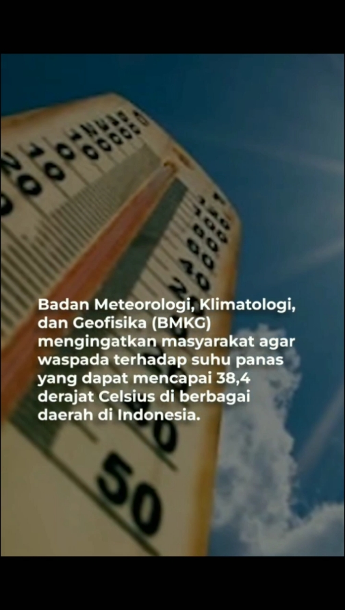 Badan Meteorologi, Klimatologi, dan Geofisika (BMKG) mengingatkan masyarakat agar waspada terhadap suhu panas yang dapat mencapai 38,4 derajat Celsius di berbagai daerah di Indonesia.  Dalam analisis yang dilakukan oleh BMKG hingga siang hari Senin, suhu tertinggi tercatat di Larantuka, Flores Timur, Nusa Tenggara Timur, dengan angka mencapai 38,4 derajat Celsius.  Ketua Tim Prediksi dan Peringatan Dini Cuaca BMKG, Miming, menyatakan bahwa suhu antara 37 hingga 37,8 derajat Celsius telah terdeteksi di wilayah Majalengka, Semarang, dan Bima dalam 24 jam terakhir. Di samping itu, suhu antara 34,6 hingga 34,9 derajat Celsius juga dilaporkan melanda sebagian besar wilayah Jakarta dan Banten, serta daerah lain seperti Kapuas Hulu dan Pontianak. Menurut BMKG, fenomena ini disebabkan oleh minimnya tutupan awan dan posisi Matahari yang berada di atas khatulistiwa, meskipun saat ini tidak berpengaruh pada perubahan musim di Indonesia.  sc by : RDRBGR #cuacaekstrem #bmkg #matahari #terik #suhu #derajatcelcius #gerakalam #langit #pesanalam #semesta #staysafe 