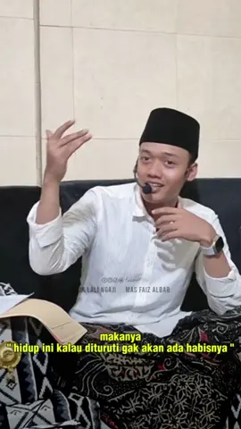 Orang hidup keinginannya tidak akan ada habisnya , semoga kita diberikan kelapangan hati menerima apa yg kita miliki 🤲 Cuplikan Ngaji Naso'ih Diniyyah Rutinan Senin di Dalem Yai Mas Faqor Surabaya (oleh: Gus Faiz Albar) 28 Oktober 2024 #ojoklalingaji #jalsatulitsnain #ndresmo #surabaya #dalemyaimasfaqor #gustufel #guswasil #gusfaizalbar 