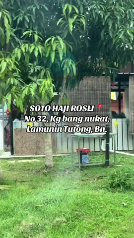 SOTO HAJI ROSLI, Lamunin 📍 This has been in my fyp for the longest time i can remember and finally, we get to try them today! We came during lunch hour hence the packed space and the service was abit slow. But that is totally understandable. Overall the soto to me i give them a solid 6/10, the portion was quite filling but i prefer my soto with veges. 🥹 i understand the hype but to me it was just a normal soto. Still good and worth it to try ! 🫶🏻  #fyp #mamafoodies #bruneifoodie #foodiesoftiktok #Brunei #malaysia #fypシ゚viral #foodreview #unpaidreview