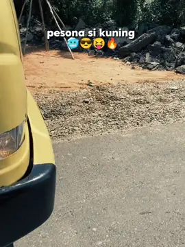 si kuning menyala 😎😝🔥#trukganteng #jambipride🏴‍☠️ #trukelegant #misubishi #fuso #cantermania #sawitbalap #truksawit #trukcanter #cenimatic #fyp #trukoleng #drivermuda #trending #TikTokCreatorSearchInsightsIncentive 