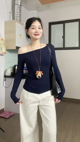 Chiếc áo lệch vai đẹp từng đường kim mũi chỉ, đẹp đến cả cái túi zip tag mác lun mấy nàng ơii 💯❤️ chất và form không đẹp cứ bắt đền tui #xuhuongtiktok #outfit #aotrevaixinh 