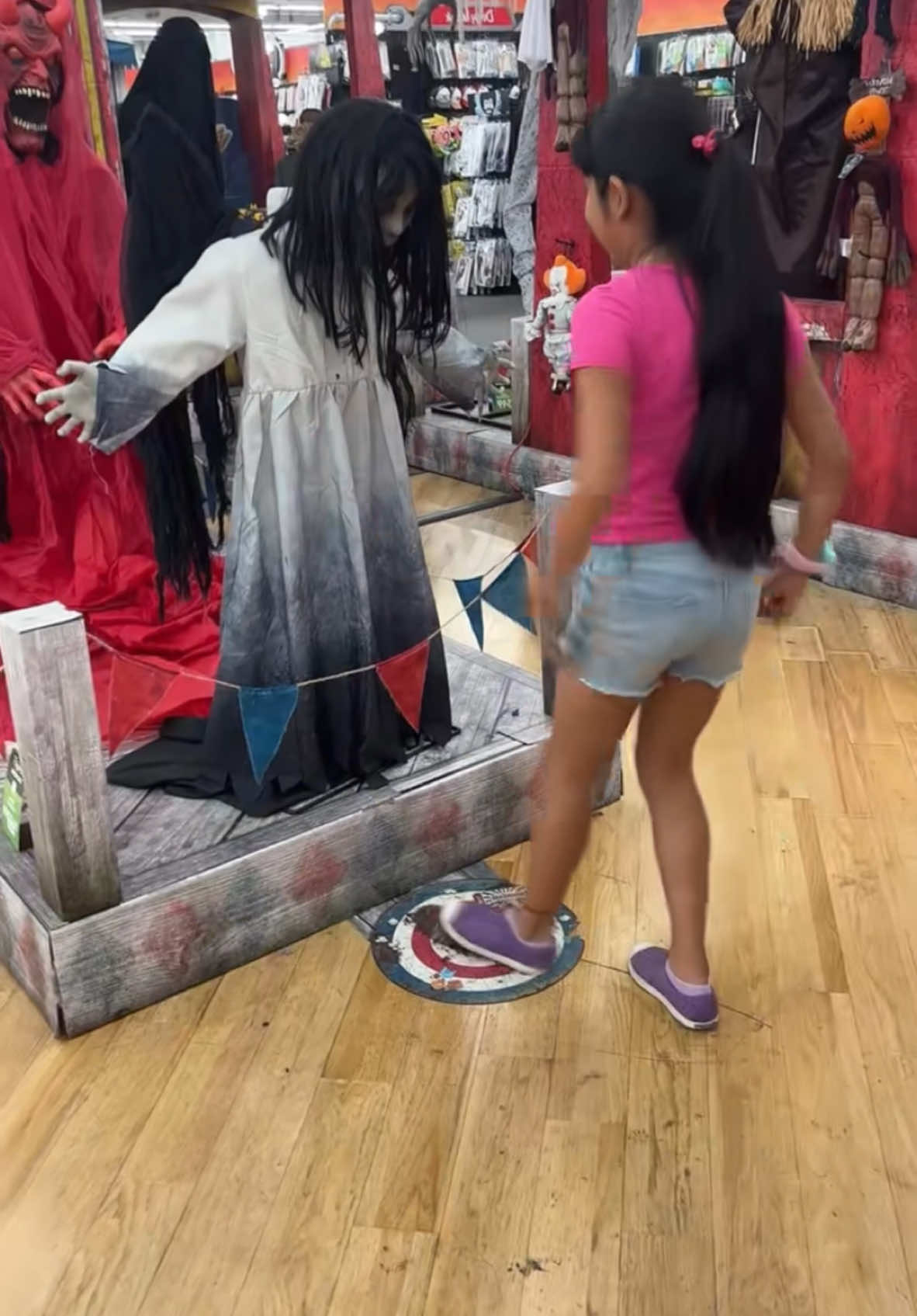 Funny Spirit Halloween 2024 😂😂 #spirithalloween #halloween #scareprank #scarepeople #trynottolaugh #funnyvideo #funnytiktok #trending #viral #fyp #fypシ 