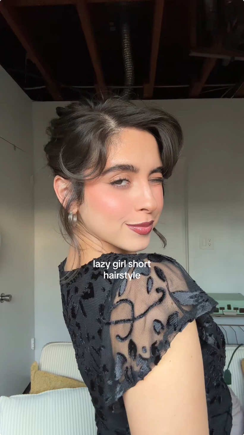 easiest short hair updo💓 #shorthair #updohairstyle #shorthairstyles #easyhairstyles #updo #bobhairstyle #quickhairstyle #hairtok 