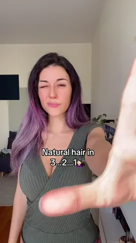 Lisci o ricci?🤔💜  #curly #naturalhair #purplehair #hairtransition 