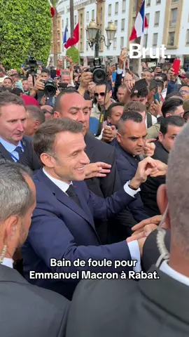 Bain de foule pour Emmanuel Macron à Rabat. #rabat #emmanuelmacron #marocco #maroc 