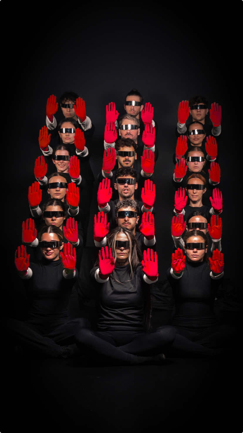 Strength in Unity 🖐️ Collective Fusion Format ep.2 🖐️ 🕺🏻: @urbantheory_ & @Urban Theory School & @Black Widow  🎵: @Ricky Marano  #CollectiveFusion#CollectiveFusion #tutting #perspectivematters #tuttingdance 