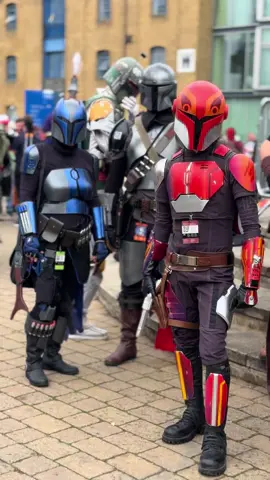 We are Kemir’a Clan @ MCM London Comic Con  #mandalorian #mandaloriancosplay #lucasfilm #themandalorian #mando #starwars #starwarscosplay #mandalorianarmour #mandalorianarmor #cosplay #cosplayarmor #cosplayer #boba #bobafett #mandomercs #lego #clonewars #disneycosplay #thisistheway #mandalorianhelmet #kemiraclan #mandomonarchs #mandalorianprotectors #mcmcomicon #mcmlondon #mcmlondoncomiccon 