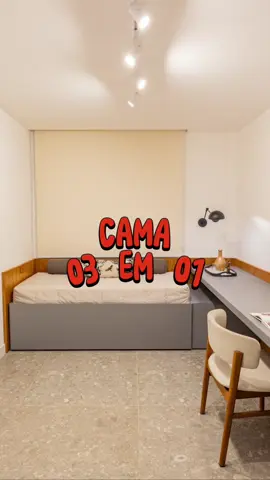 Já ouviram falar na cama 03 em 01? Ela é uma ótima opção quando você precisa de um espaço pra hóspedes, mas não quer ocupar um cômodo inteiro com a cama de casal. Nesse apartamento, ela fica no escritório e no dia a dia, acaba funcionando como sofá, dando apoio ao cômodo.  Ela é muito flexível e confortável, pra receber bem suas visitas!! #quartodehospedes #cama3em1 #camaflexivel 