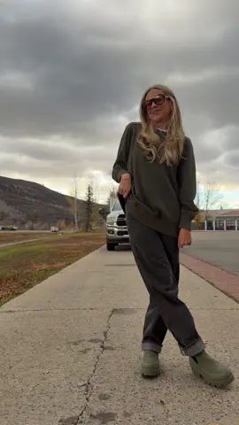 Fit check while i wait for the hubs 😎 #casualoutfits #OOTD #fallfashion 