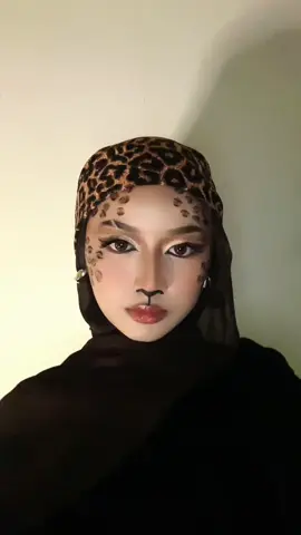 join the trend 🐆🪩✨ #glamour #makeuptransition #halloweenmakeup #fypシ 