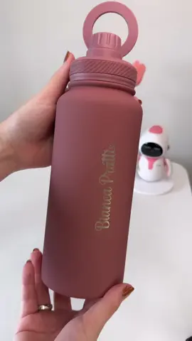 A garrafa mais linda da shopee 🥹 quem gosta de gravar os treinos? #GymTok #academia #treinos #garrafatermica 