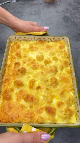 Самая вкусная цветная капуста в духовке Цветная капуста 700гр Варить 2 мин Яйца 4 шт Сметана 4 ст.л Майонез 4 ст.л Горчица 1 ч.л Соль Перец Паприка Сыр 200гр Выпекать 20 мин при 200С