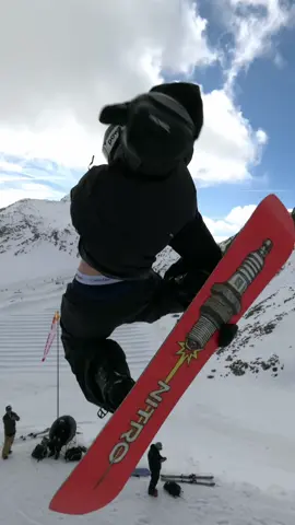 might have touched the drone 🤨 🚁 @hoffi_fpv #snowboarding #snow #fy #fyp 
