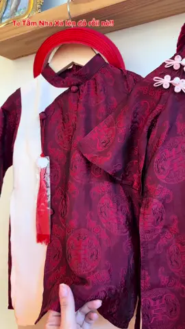 Sang lấm mn ơi!!Tông đỏ đô nha!#nhaxukahandmade #aodaibegai #aodaibetrai #tet2025 #aodai 