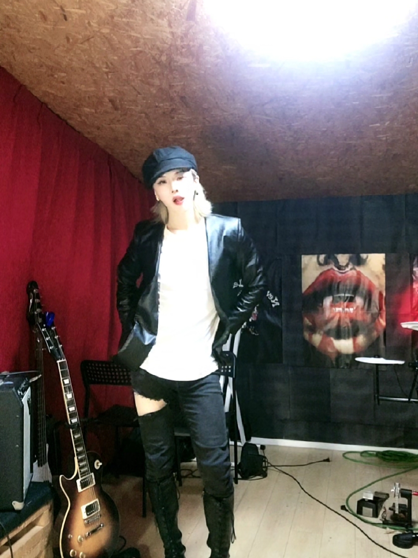 #GenderlessFashion #AndrogynousModel #FashionInspiration #StreetStyle #ModelLife #UnisexStyle #FashionCommunity #CreativeExpression #InstaFashion #OOTD (Outfit Of The Day)  #FashionBlogger #Fashionista #SHiNX 