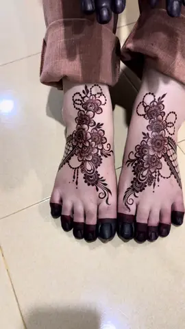Hennabymell here Bride : Farahin 👰‍♀️ Venue: #Muar Date: 24/10/2024 Thank you for choosing henna by mell💕 ANY INQUIRIES AND BOOKING KINDLY CLICK LINK WHATSAPP http://www.wasap.my/601117709723henna #hennamuar #hennatangkak #hennamelaka #hennajasin #hennabukitgambir #hennacantik #hennaart #hennaartist #hennadesign #hennasimplewedding