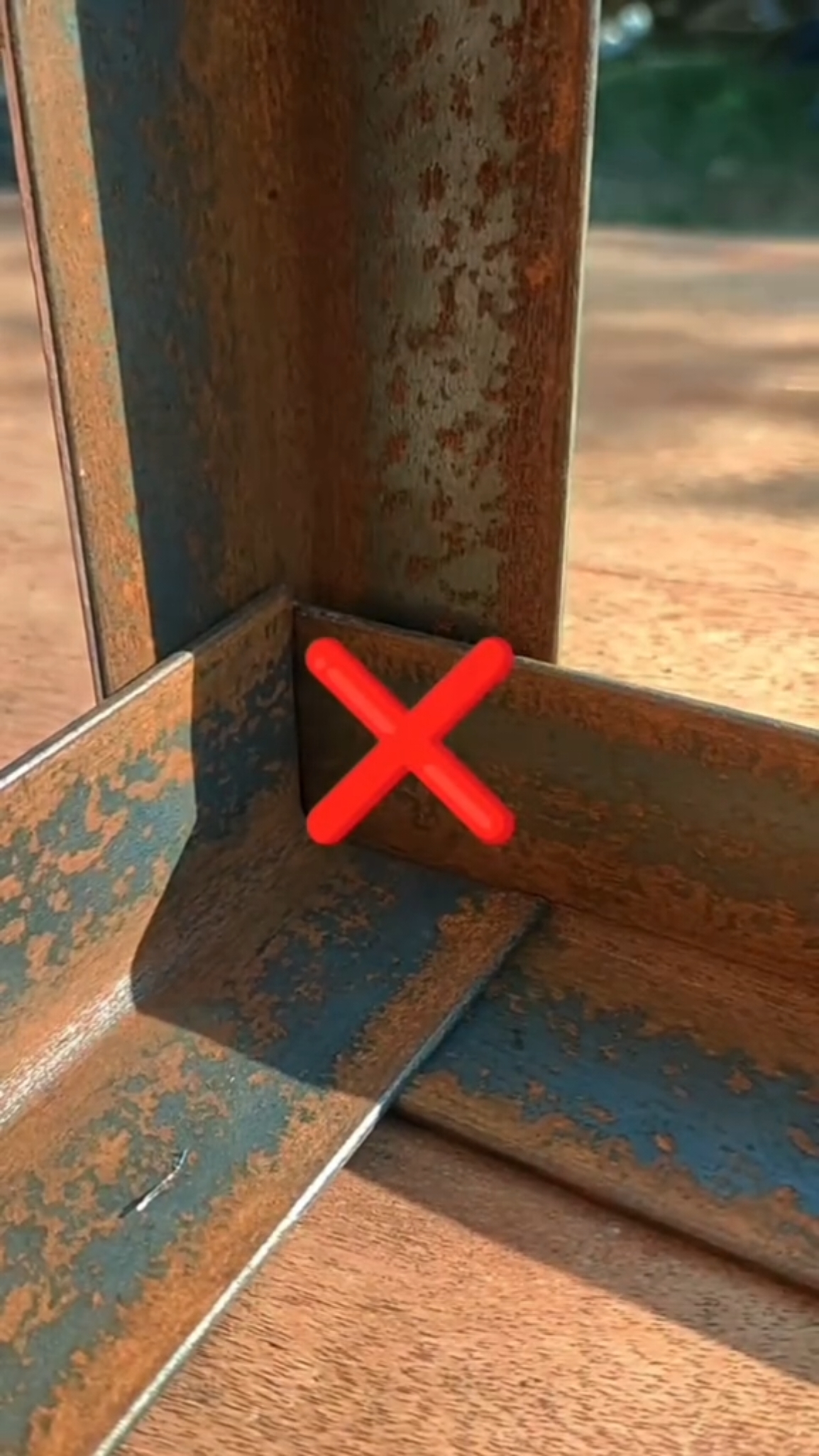 This welder will show his decades of experience working on the secrets of angle iron joints that not everyone knows #migweldingwork #migwelding #ironwelding #howtoweld #perfectweld #tipsandtricks #weldingprojects #stickwelding7018 #stickwelding #fabrication #welding #weldingcreativetools #cuttingskills #DIY #weld #welder #art #weldingart 