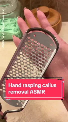 The ✨scratching✨love it or hate it? #parmeseanpalms #callusremoval #skinpeeling #callustreatment #dermatologist #callusedhands 