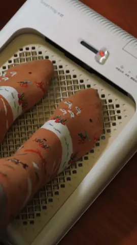 Easy to keep your foot warm in winter😏#goodstuff #goodthings #homehacks #householditems #useful #LearnOnTikTok #tiktokmademebuyit #fyp #foryou 