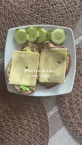 What I eat in a day#CapCut #fyp #abnehmen #weightloss #winterarc #kaloriendefizit #caloriedeficit #discipline #viralvideo #mindset #healthylifestyle #toloseweight #whatieatforweightloss #whatieayinaday 