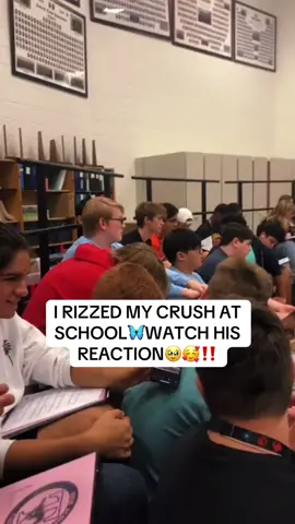 Wait😍#rizz #crush #school #reaction #flirt #cute #airdrop #omg #popular 