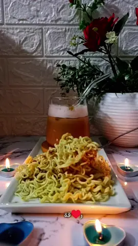 تعالى اقولك تعملى إيه بعد ما البيت كله ينام 👀😂  #تصويري📸 #ر♥️قه #روقان #coffee #قهوتى #icedcoffee #اندومي #sara_abdo 