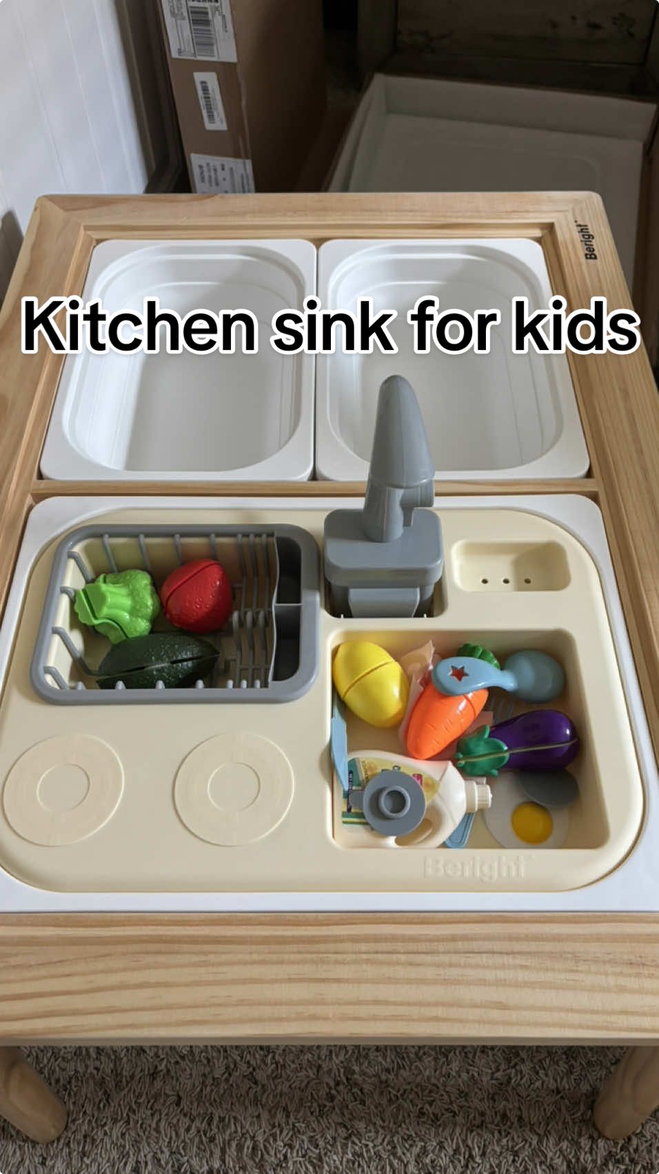 Play kitchen with running water for kids! Perfect christmas gift #christmas #giftideas #giftideasforkids 