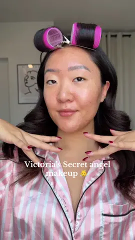 Last minute halloween costume idea, vs angel 🪽 love the frosty eyeshadow the 90s/00s angels had on, so i recreated that bronzy look #victoriasecret #vsangel #modelmakeup 