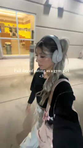 Happy tuesday 🤍🍽️  #whatieatinaday #fulldayofeating #highproteinmeals #highprotein #highproteinrecipes #healthyliving #healthyrecipes #food #Recipe #foodtiktok #Foodie #DinnerIdeas #EasyRecipe #GymTok #gym ##Fitness