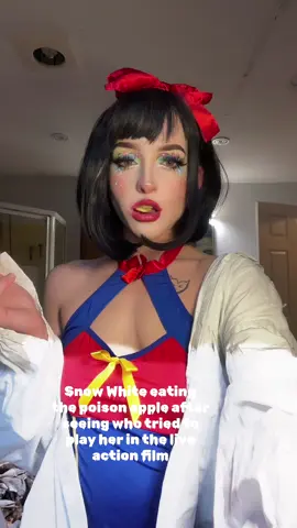 I love apples 🍎☠️ #halloweencostume #snowwhite 