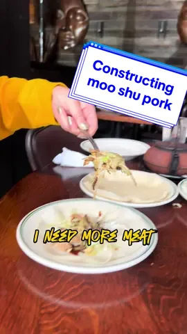 How to construct moo shu pork! This is a staple in Chinese restaurants, and I love the interactive aspect of creating my own Mushu pork wrap.  📍Kirin Chinese Restaurant, Berkeley, CA #berkeley #ucb #eastbay #bayarea #berkeley 