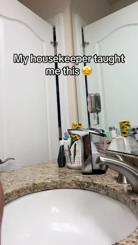 Do this when you have guest over!#lifehacks #momhacks #tipsandtricks #diyhacks #viraltiktokvideo #homehacks #MomsofTikTok #usefullifetips #usefullifetips 