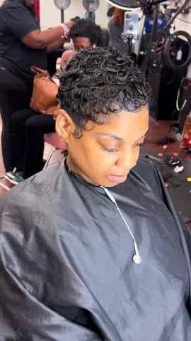 #razorcut #haircut #shorthair #shorthairstyles #curls #pixiecut #realhair #softcurls #softcurlsandwaves #edges #edgesonfleek #cutehairstyles #phillyhairstylist #merakihairloft💜 