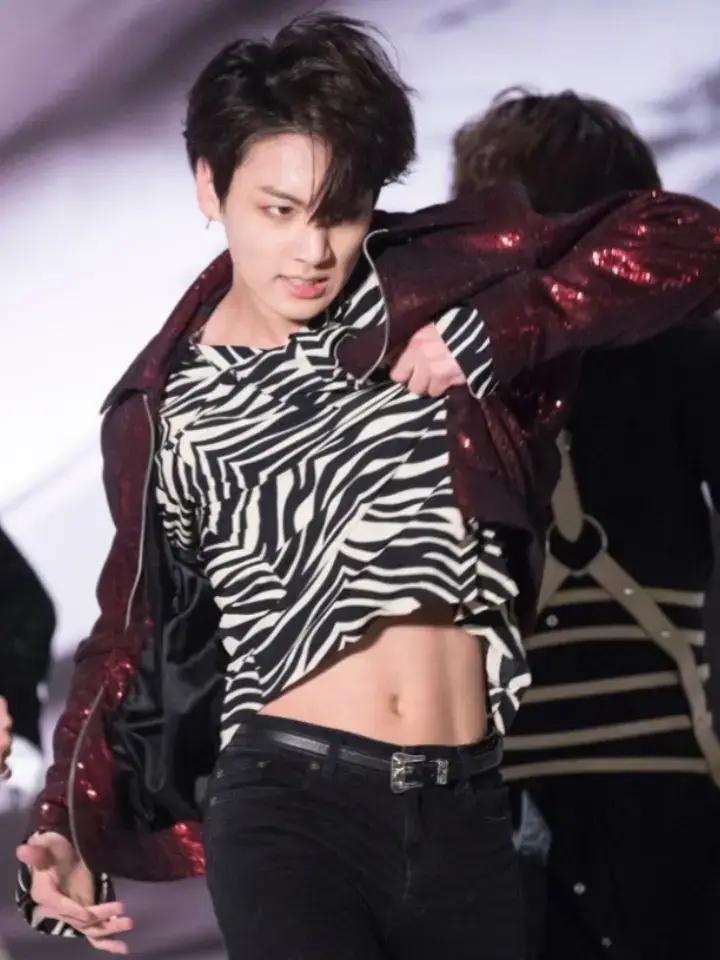 Jungkook and his T-shirt lift movement in the ( Fake Love ) dance, which caused us to scream at the time🔥❤‍🔥 #BTS #jeonjungkook #jeonjungkookbts  #jungkook #jungkookbts #jk #jkbts #jungkookie #jungkookiee #bangtan #bangtanboys #bangtansonyeondan방탄소년단 #bangtan_sonyeondan #bangtanarmy #army #armybts #armybts_bangtan #btsarmy #btsarmyforever #monjiminie #fyp #fypシ #fypシ゚viral #viral #viralvideo #armylover #armyforever #armylife #armys #fakelove💔 #fakelovebts #jungkookdance 