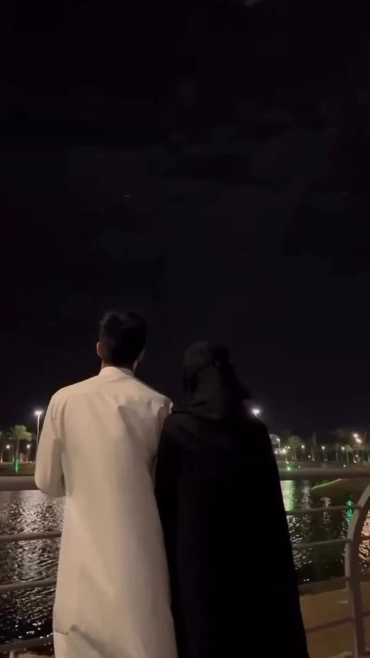 من كثر حبي لك غدا قلبي شغوف ‏يشابه لوجهك ان صرتي ضايقه
