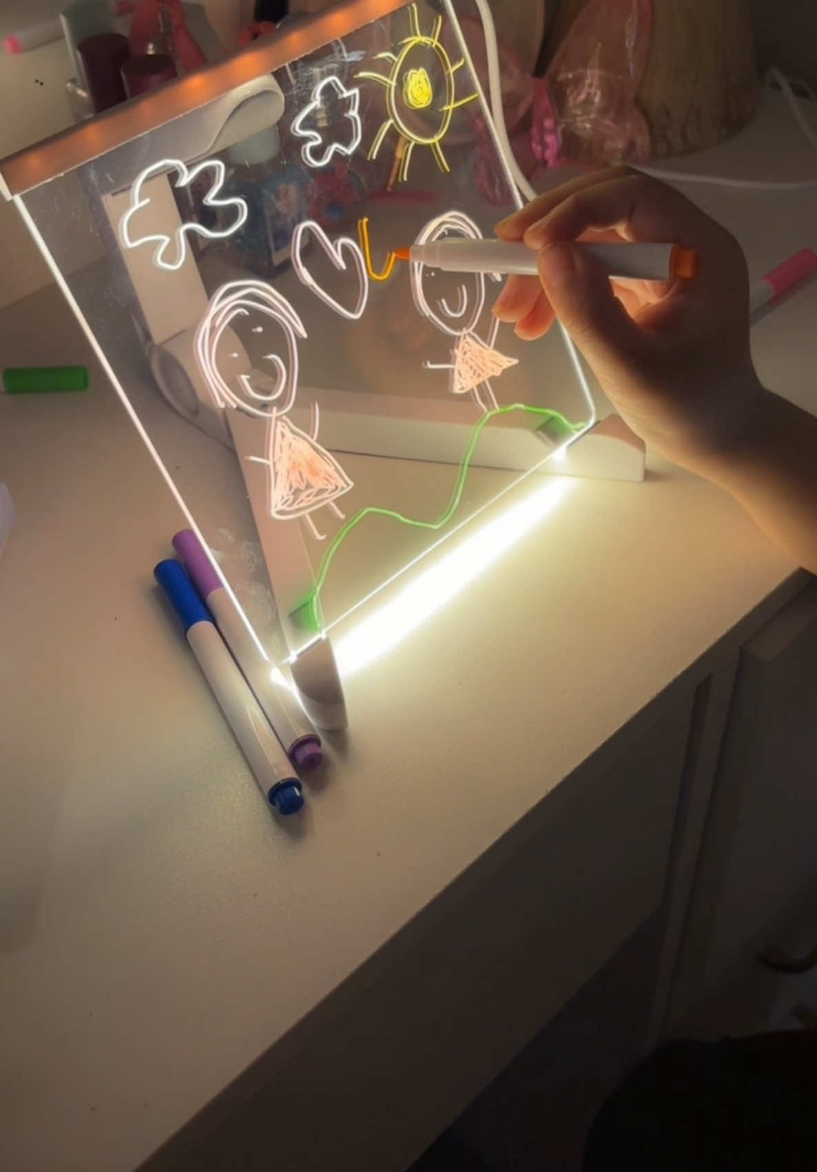 Check out this cool acrylic drawing board 🤩  So perfect to keep the kids entertained! Could be a great Christmas gift 🫶🏻  Check it out I have it linked 🥰 #acrylicboard #drawing #kidstoys #unboxingvideo #tiktokshop #tiktokshopfinds #tiktokshopblackfriday #tiktokshopblackfridaysale #perfectchristmasgift #momtok #fy #fypシ #creatorsearchinsights 