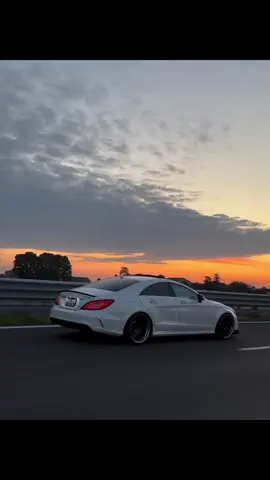Саранча😍.    #cls #mercedes #mercedesbenz #cls63 #cls63amg #bmw #camry #toyota #lexus #cars #recommendations #car #rec #trend #trendingvideo #музыка #машина #банан #мерседес #рек #🍌 #е63 #ешка #e63 #c63 #amg #amg63 #майбах #maybach #meme #rec #comment #like #like