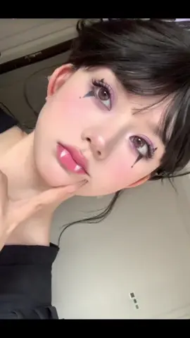 Cute vampire halloween makeup💕.     Cr: 106549403 #douyinmakeup #makeup #makeuptutorial #halloween #vampire #kuromi 