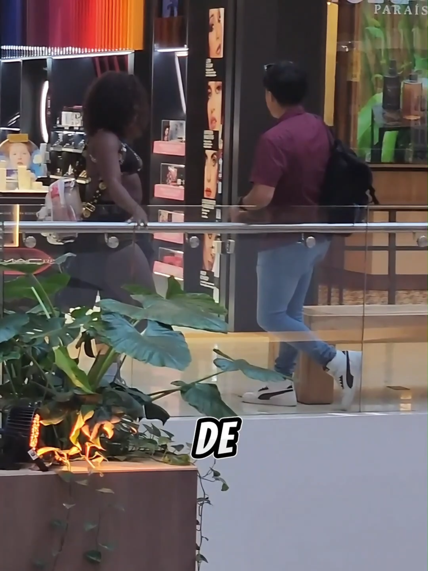 Sígueme para más, aquí está la mejor cuenta de ligue en TODO TikTok Por qué lo digo? Otros instructores o de dos: Solo hablan desde la comodidad de su sala dando consejos, o ligan y enseñan EXCLUSIVAMENTE lo que ellos CREEN que es la UNICA manera de hablar con una mujer, dando reglas tontas e intentando que tú seas una miniversión de ellos Mi teoría es que tú tienes que ser tu versión EXCELENTE, el tú que no tiene miedo de ser si mismo, ligas como quieres, donde quieres, viviendo tu realidad y que los demas se vayan ALV con sus opiniones, a ti te funciona, eso es lo que importa Entra hoy al Maratón (link en mi perfil), deja que sea tu apoyo, y juntos descubriremos el camino UNICO para ti, divertido y genuino #bader #ligue #daygame #seduccion