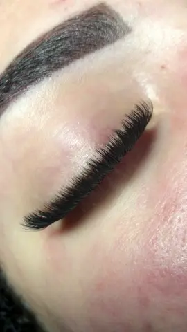 Tufos de Seda, técnica magic feita com 2 camadas 🖤✨ #studioemca #tufos #cilios #extensaodecilios #tufosdeseda #confianca #tufoscomresponsabilidade 